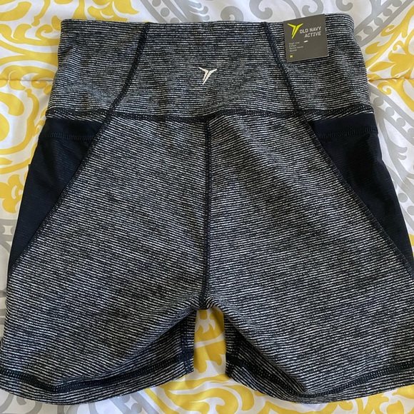 Old navy women’s active biker shorts Medium - Picture 5 of 5